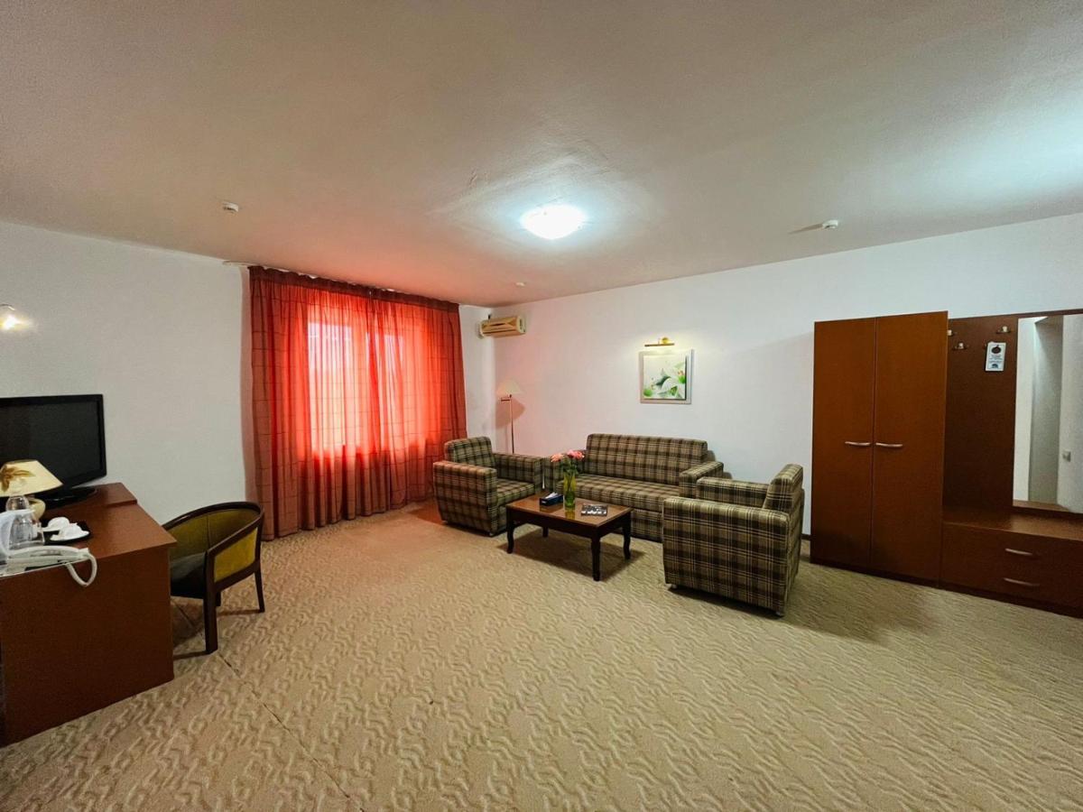 Atyraū Tengri Hotel מראה חיצוני תמונה
