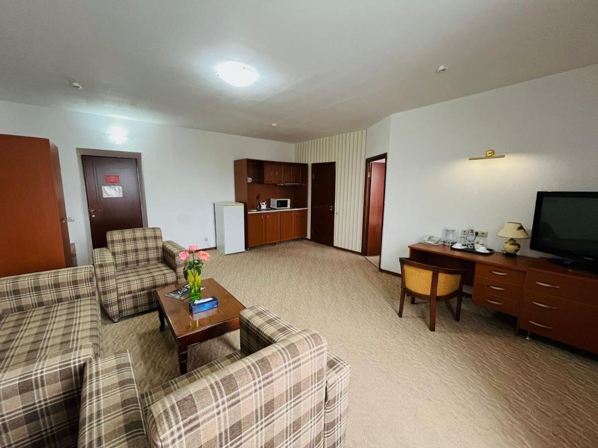 Atyraū Tengri Hotel מראה חיצוני תמונה