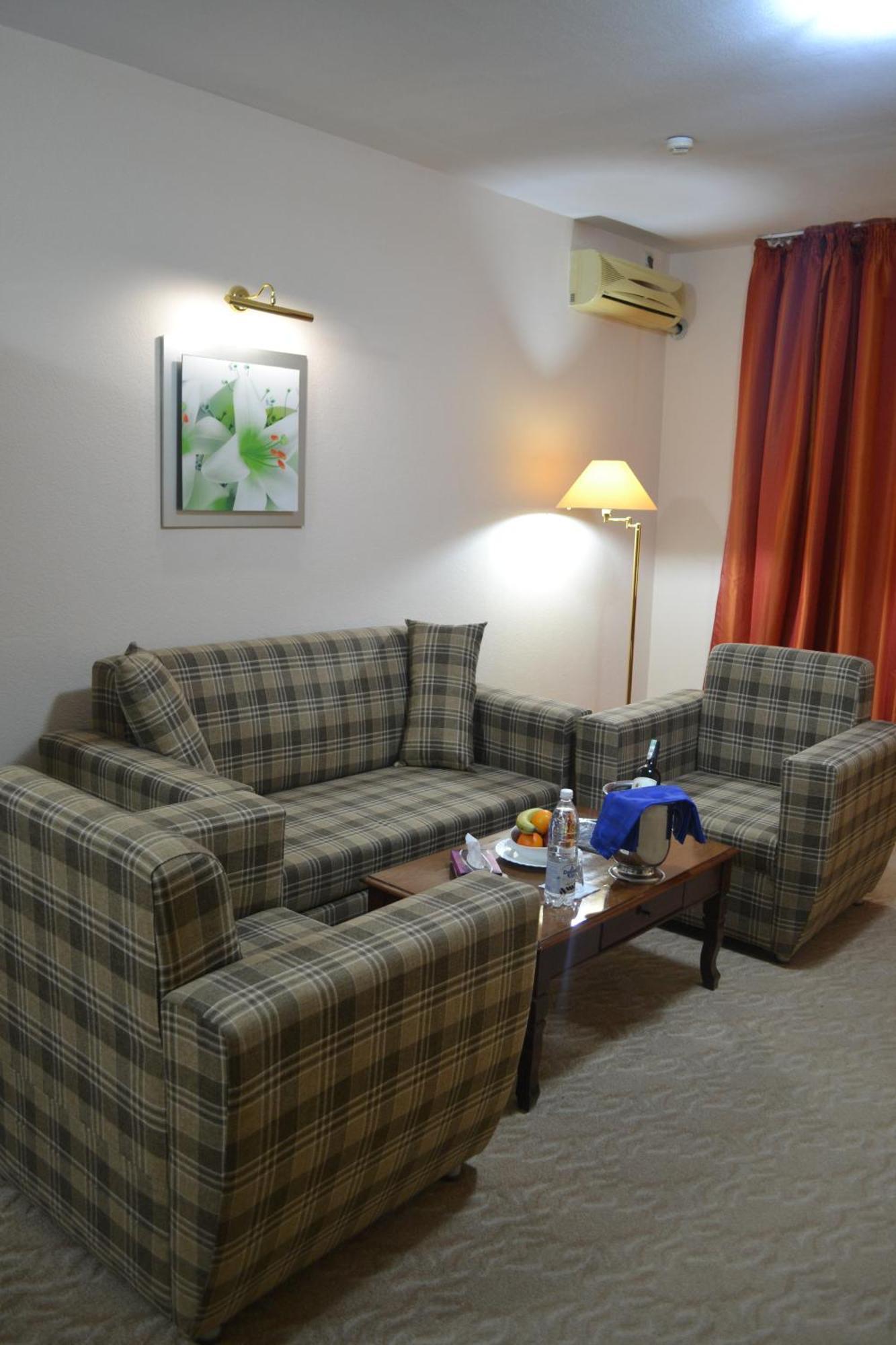 Atyraū Tengri Hotel מראה חיצוני תמונה