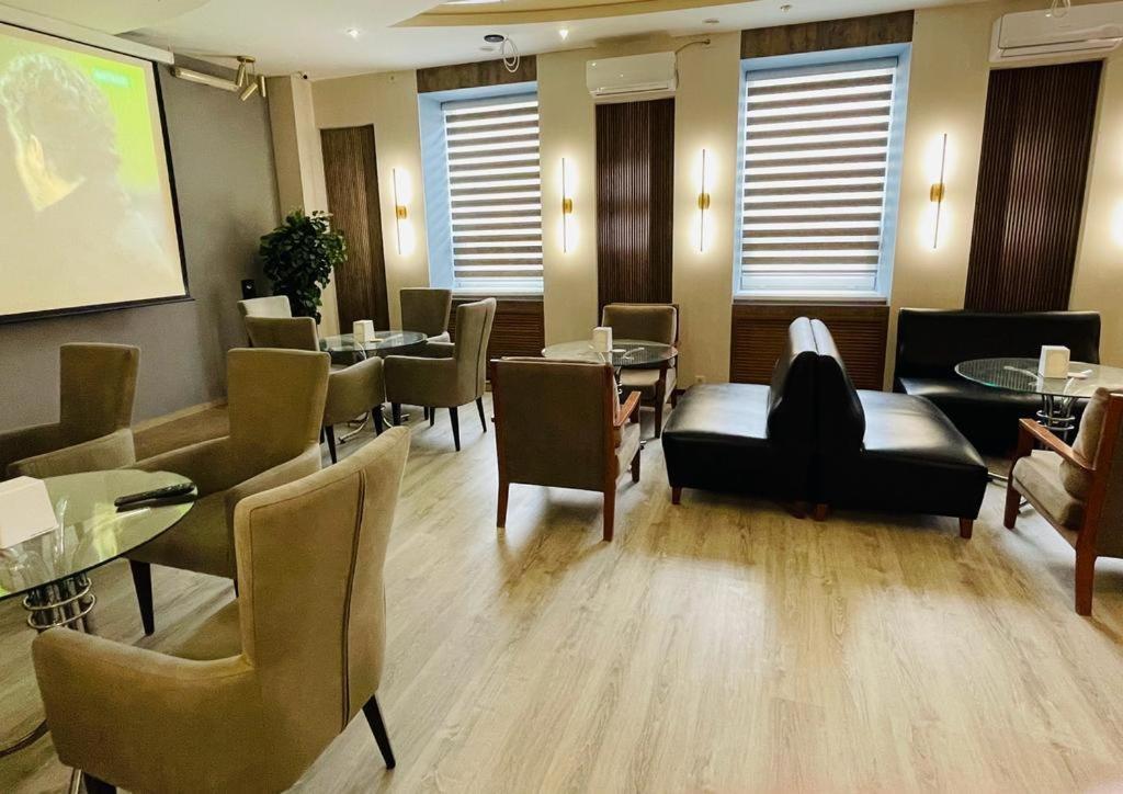 Atyraū Tengri Hotel מראה חיצוני תמונה