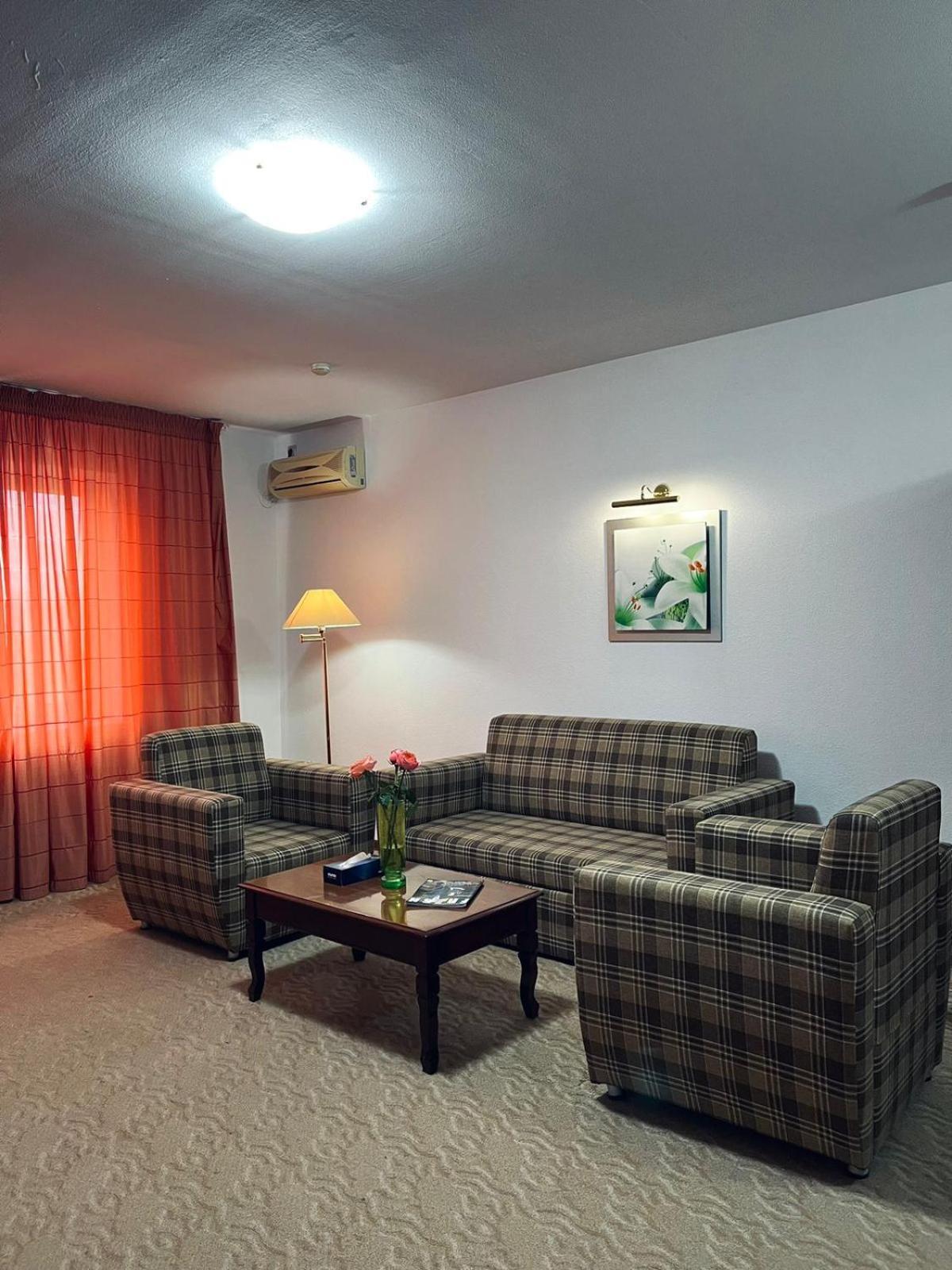 Atyraū Tengri Hotel מראה חיצוני תמונה