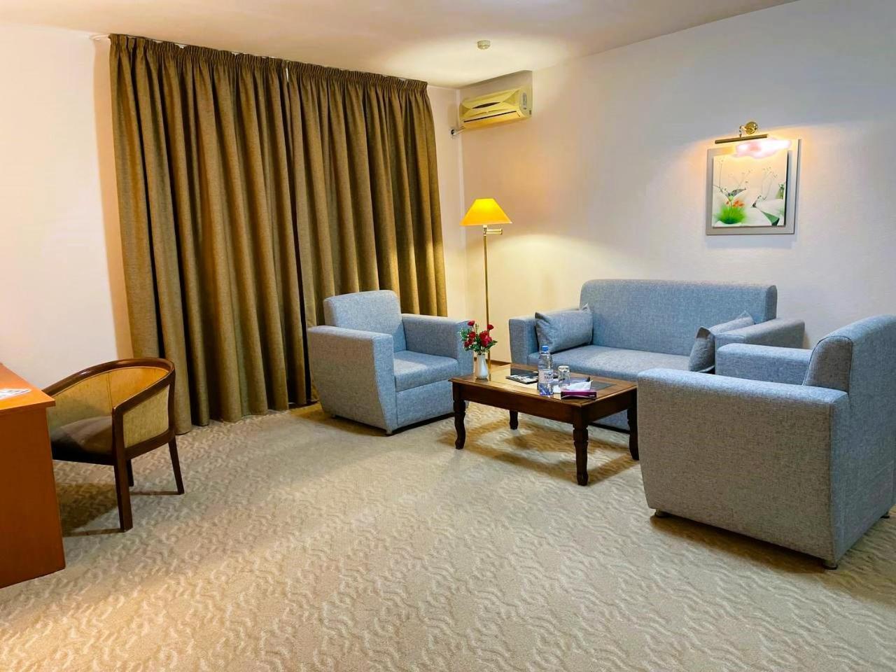 Atyraū Tengri Hotel מראה חיצוני תמונה