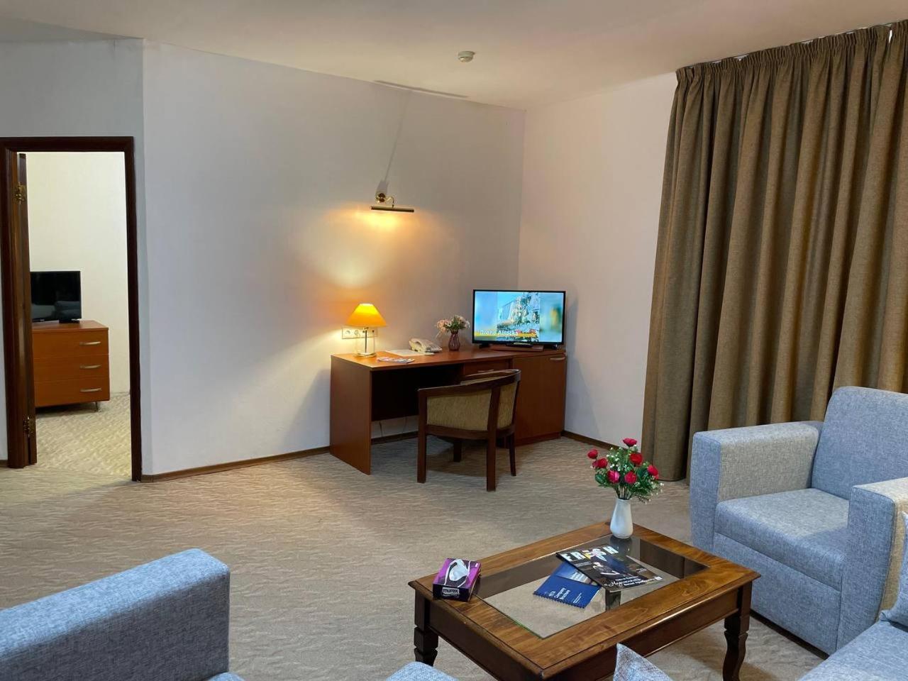 Atyraū Tengri Hotel מראה חיצוני תמונה
