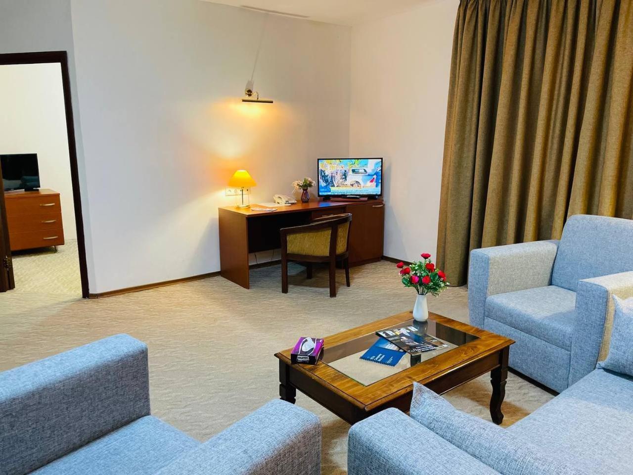 Atyraū Tengri Hotel מראה חיצוני תמונה