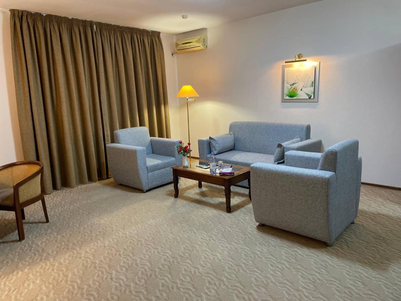 Atyraū Tengri Hotel מראה חיצוני תמונה