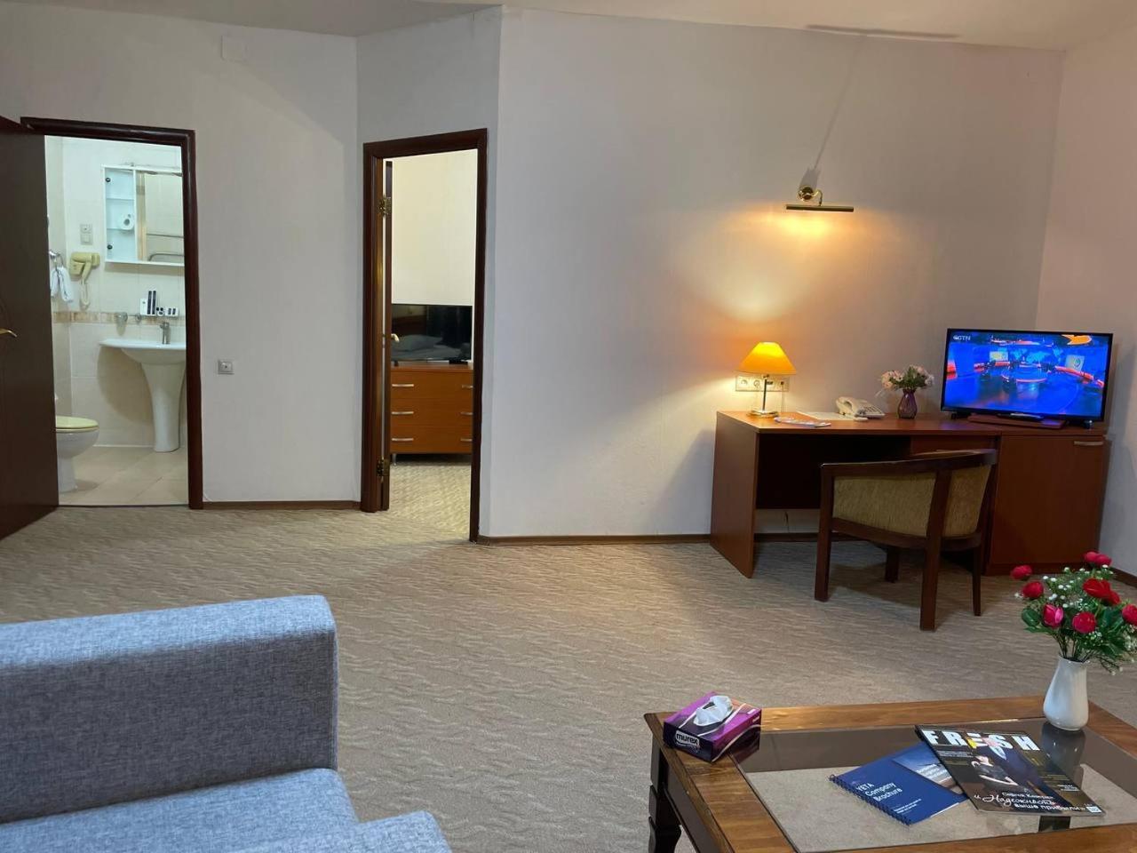 Atyraū Tengri Hotel מראה חיצוני תמונה