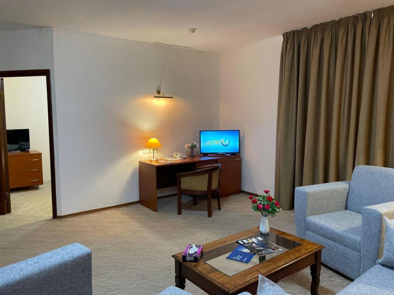 Atyraū Tengri Hotel מראה חיצוני תמונה