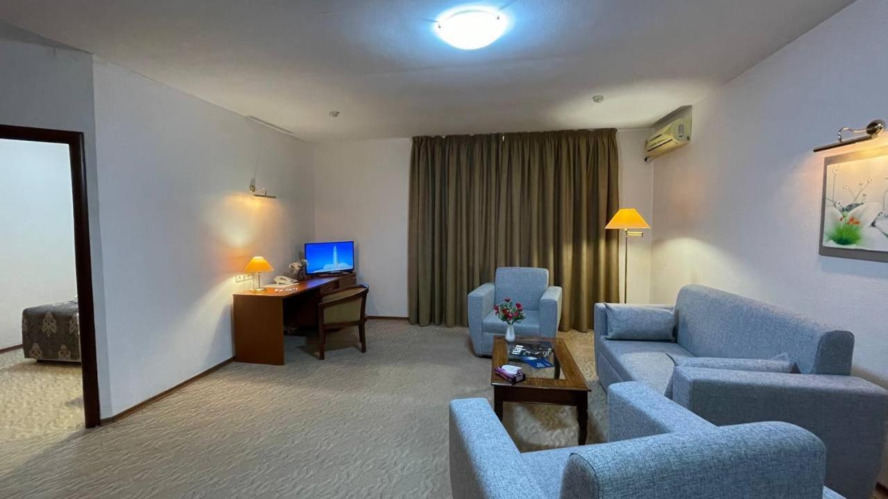 Atyraū Tengri Hotel מראה חיצוני תמונה
