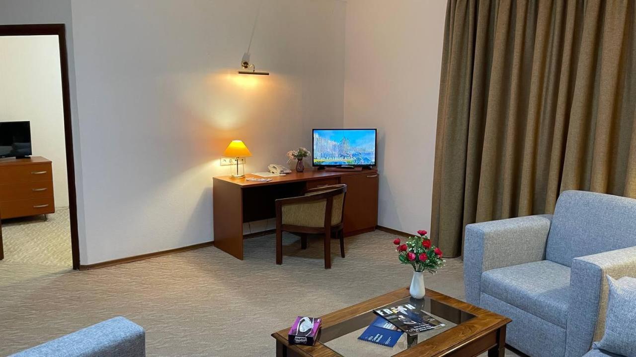 Atyraū Tengri Hotel מראה חיצוני תמונה