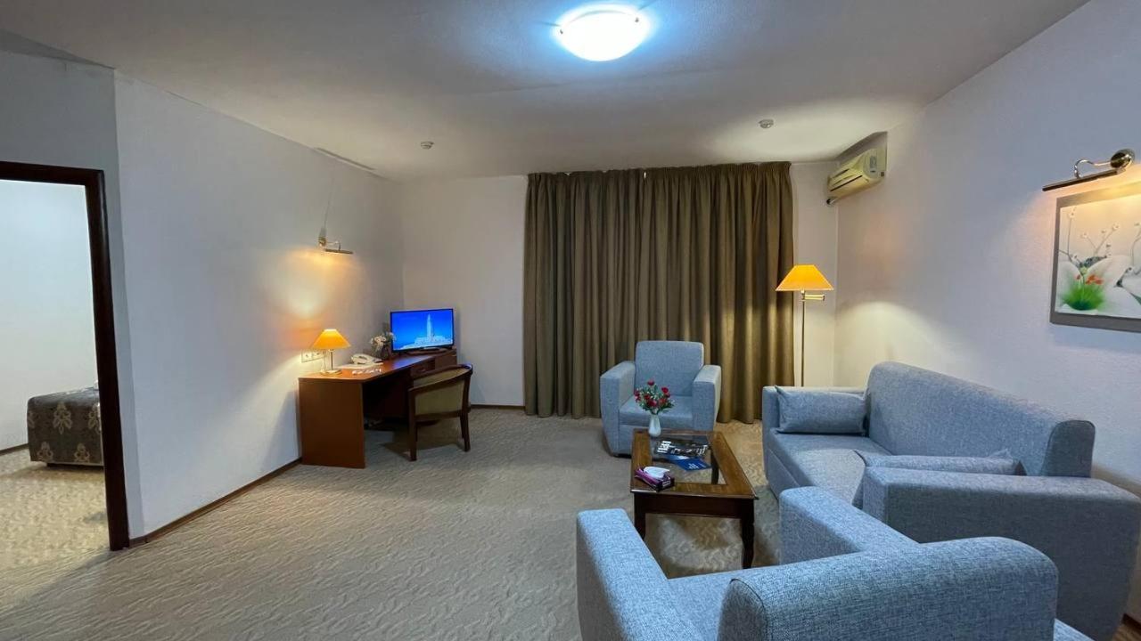 Atyraū Tengri Hotel מראה חיצוני תמונה