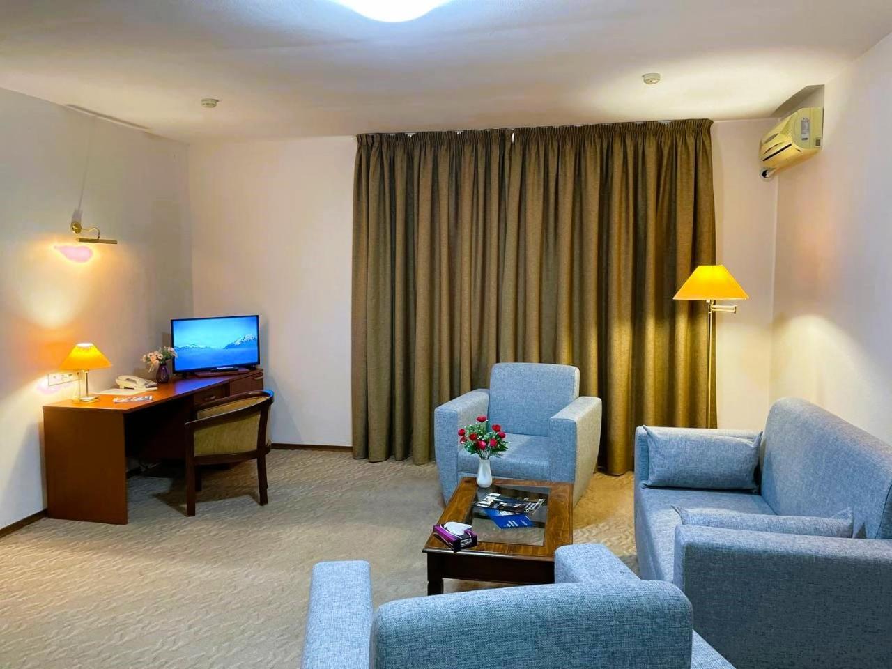 Atyraū Tengri Hotel מראה חיצוני תמונה
