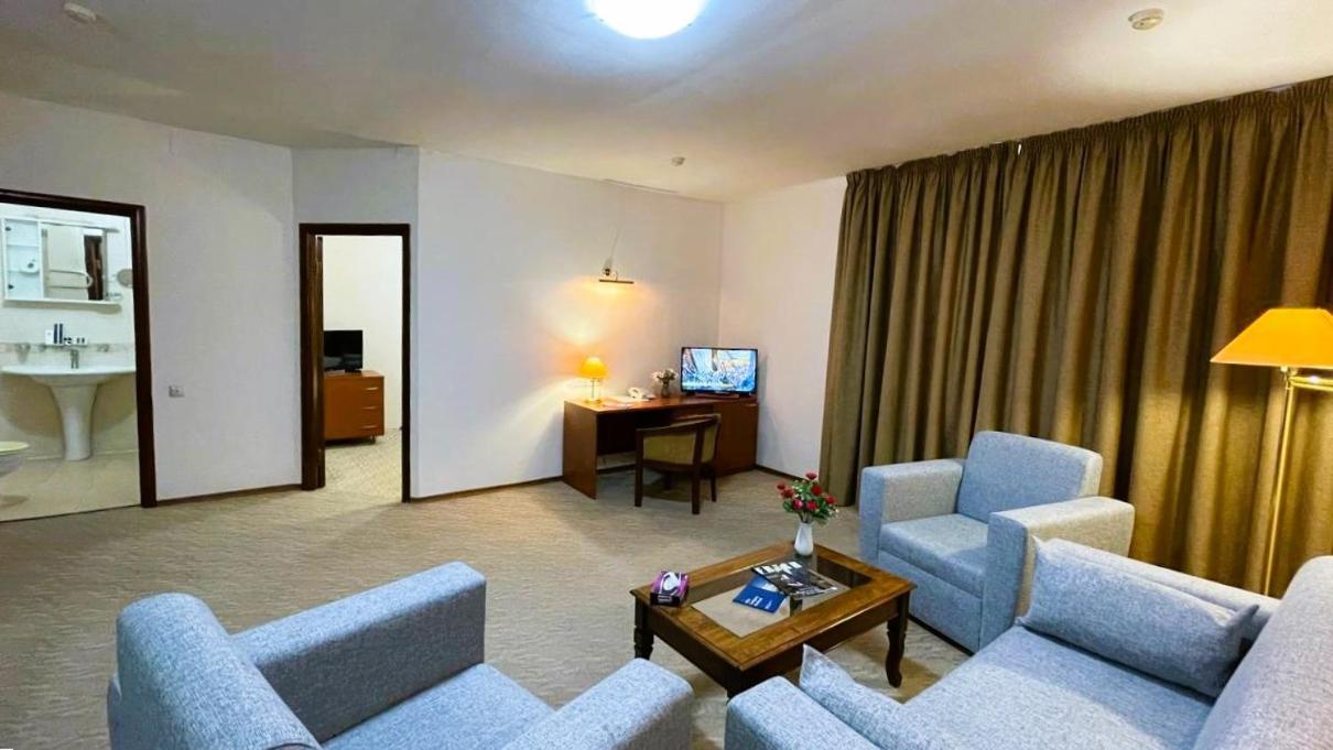 Atyraū Tengri Hotel מראה חיצוני תמונה