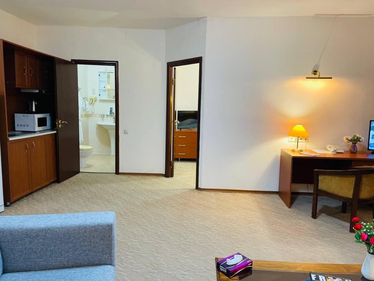 Atyraū Tengri Hotel מראה חיצוני תמונה