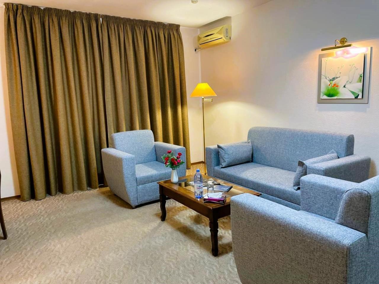 Atyraū Tengri Hotel מראה חיצוני תמונה