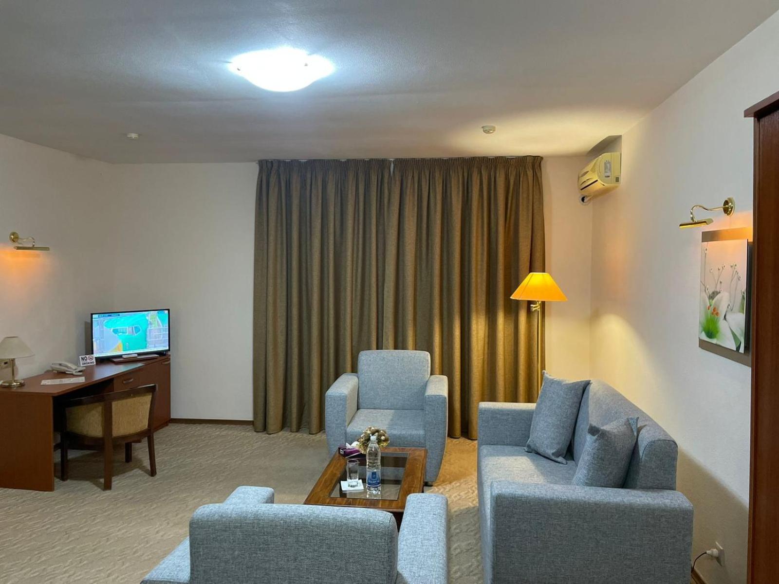 Atyraū Tengri Hotel מראה חיצוני תמונה